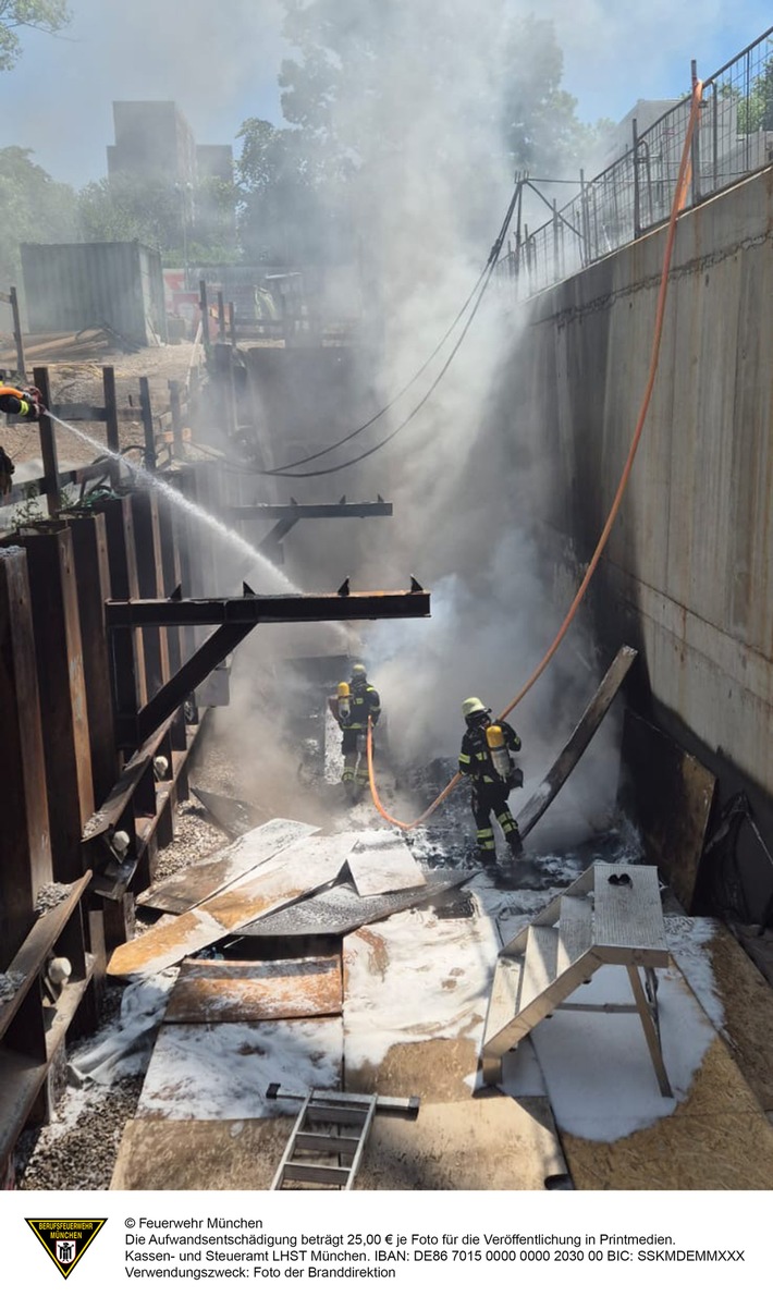 FW-M: Baumaterial in Brand (Bogenhausen)