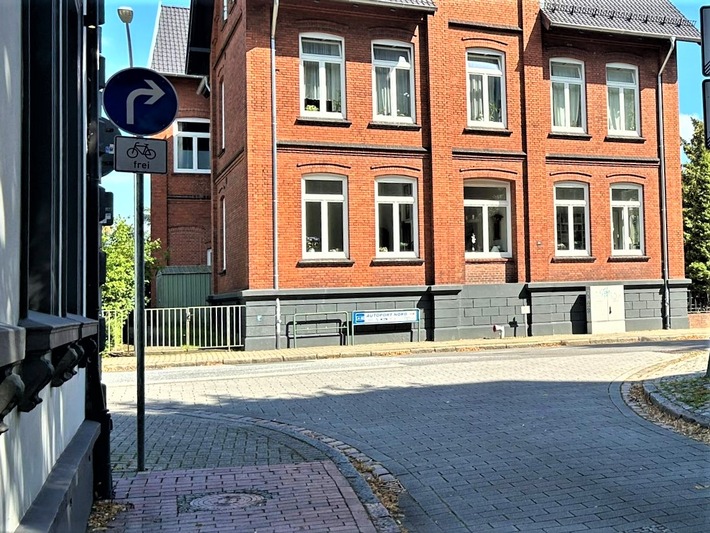 POL-SE: Rellingen - Polizei kontrolliert vorgeschriebene Fahrtrichtung in der Kirchenstraße