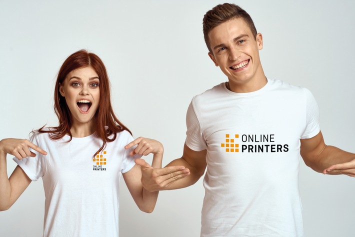 Une publicité à fleur de peau chez Onlineprinters / Grand choix de T-shirts, sweats à capuche & Co. avec impression haut de gamme