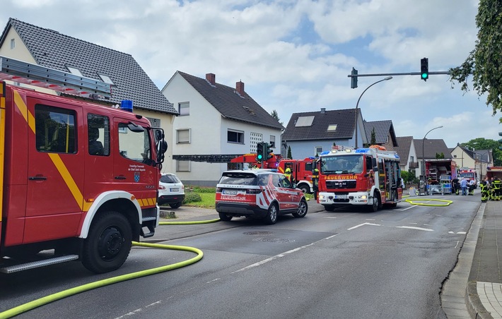 FW Sankt Augustin: Freiwillige Feuerwehr rettet Haus vor den Flammen