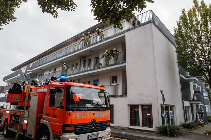 FW Menden: Küchenbrand in Mehrfamilienhaus