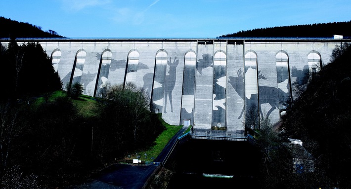 Grösste Zeichnung der Welt auf Eifeler Talsperre