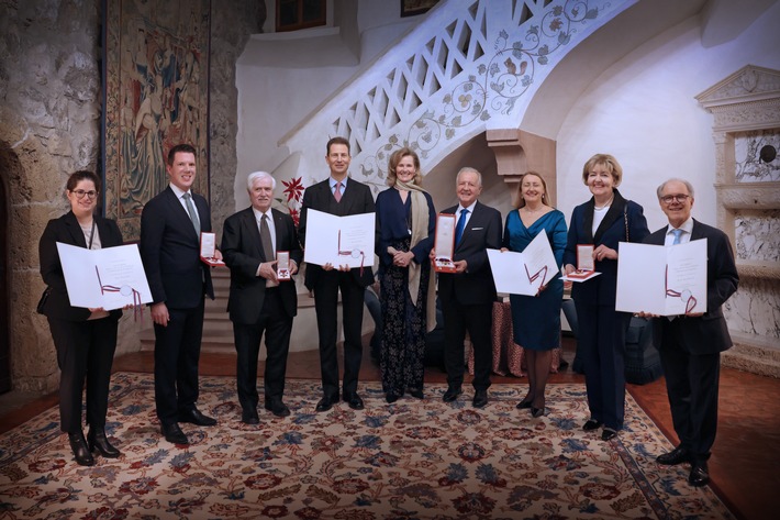 Medienmitteilung aus dem Fürstenhaus - Ordensverleihung auf Schloss Vaduz