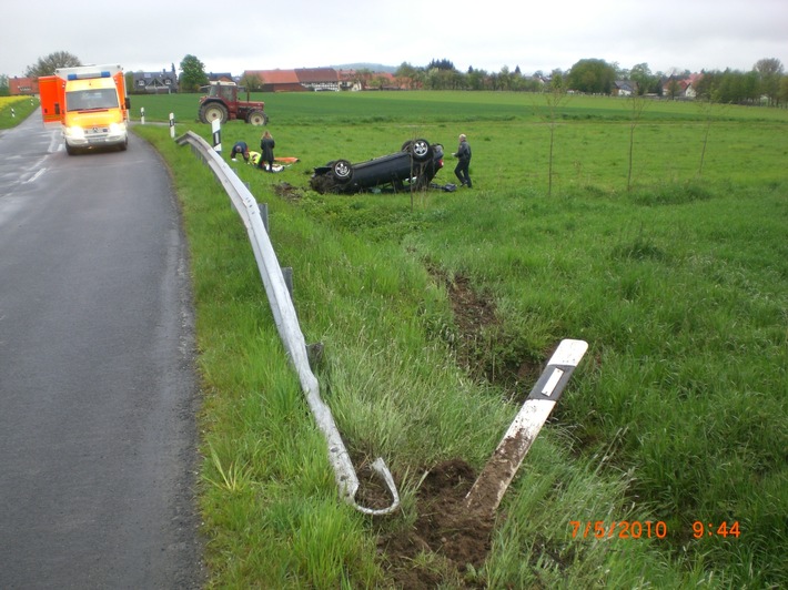 POL-GOE: (305/2010) Zu schnell in der Kurve - Audi landet auf dem Dach in der Wiese