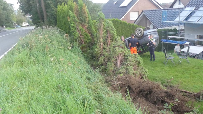 POL-GM: Auto landet im Garten