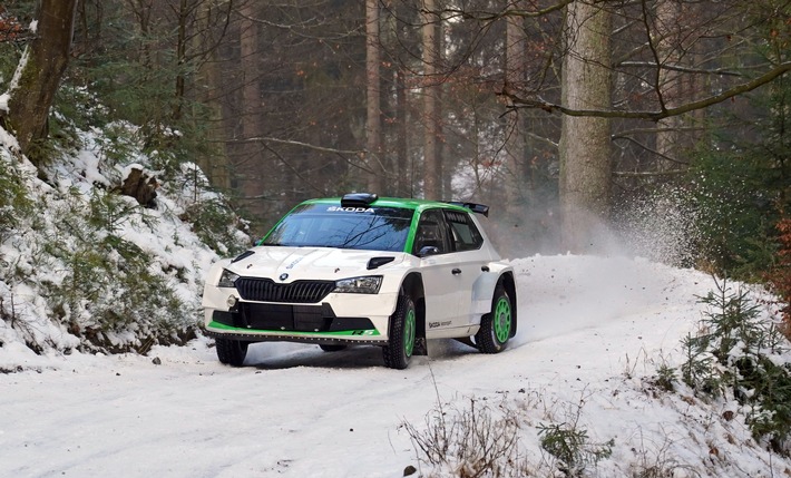 Zehn SKODA Teams starten bei der Rallye Schweden - Youngster Oliver Solberg feiert Debüt mit dem SKODA FABIA Rally2 evo (FOTO)