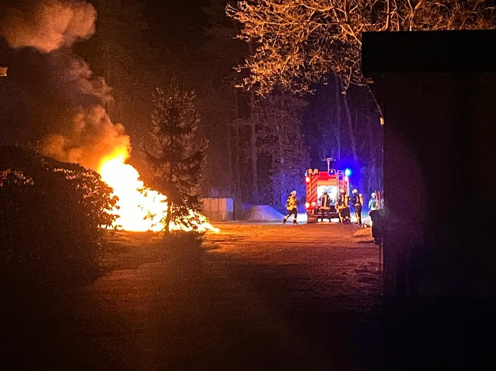 FW Celle: PKW-Brand in Hustedt