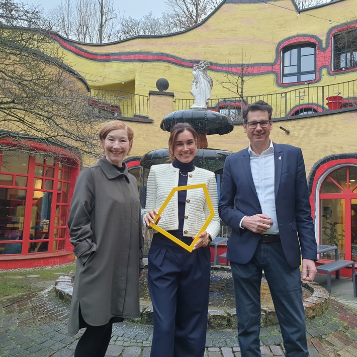 Pressefoto_Schirmfrau Jana Ina Zarrella im Ronald McDonald Haus Essen ©McDonald's Kinderhilfe St.jpg