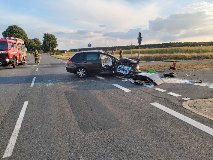 POL-LG: ++ Kollision zwischen Pkw und Motorradfahrer ++ Motorradfahrer verstirbt noch an der Unfallstelle ++ Gutachter eingeschaltet ++