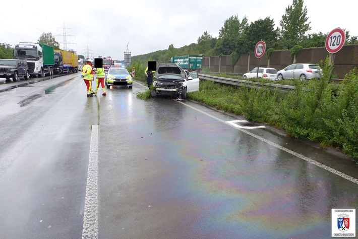 FW-OB: Verkehrsunfall mit ausgedehnter Dieselspur