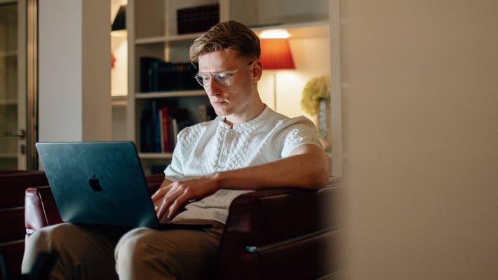 Vom Amazon-KDP-Nebenprojekt nach Thailand: Wie Cedric Mattig von der NiCe Publishing Consulting GmbH Teilnehmern den Weg zu einem ortsunabhängigen Einkommen zeigt