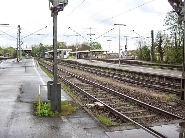 BPOLI-KN: Auseinandersetzung im Bahnhof Radolfzell endet im Gleis