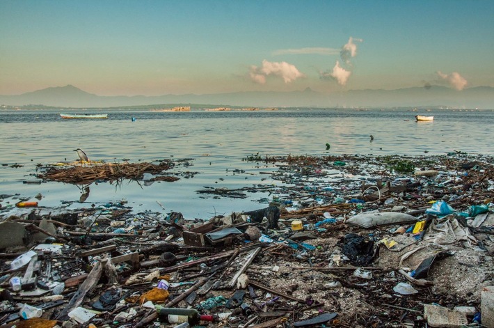 Deutschland exportiert Plastikmüll - oeoo sammelt ihn ein / Größtes Müllsammelprojekt Brasiliens in Rio de Janeiro