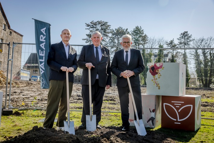 Mit NRW-Gesundheitsminister Laumann: VALEARA setzt ersten Spatenstich für neue Kinder- und Jugendpsychiatrie in Bochum Linden / 32-Millionen-Euro-Neubau offiziell auf den Weg gebracht
