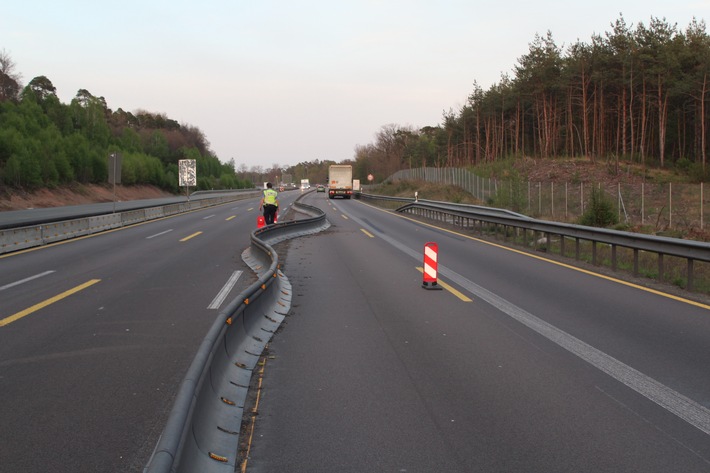 POL-PDKL: A6/Kaiserslautern, Unfall im Baustellenbereich, Zeugen gesucht