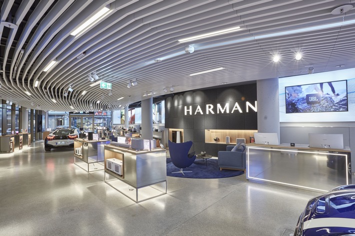 Wo Geschwindigkeit und Klang aufeinander treffen: HARMAN eröffnet ersten Experience Store in Europa / Der erste europäische Flagship Store des Unternehmens führt Besucher in die Welt von HARMAN
