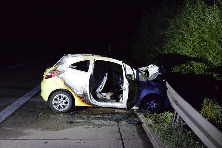 POL-HI: Verkehrsunfall auf der A7 - Pkw in Vollbrand