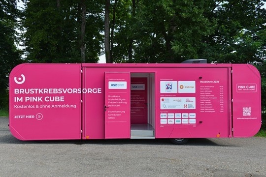 Brustkrebsfrüherkennung: Der Pink Cube tourt durch die Schweiz