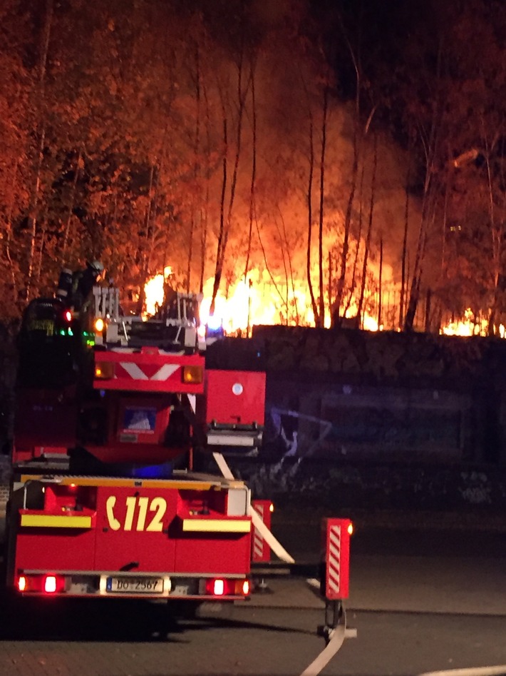 FW-DO: 17.11.2018 - FEUER IN DO-MITTE,
Feuerschein war schon von weitem zu sehen