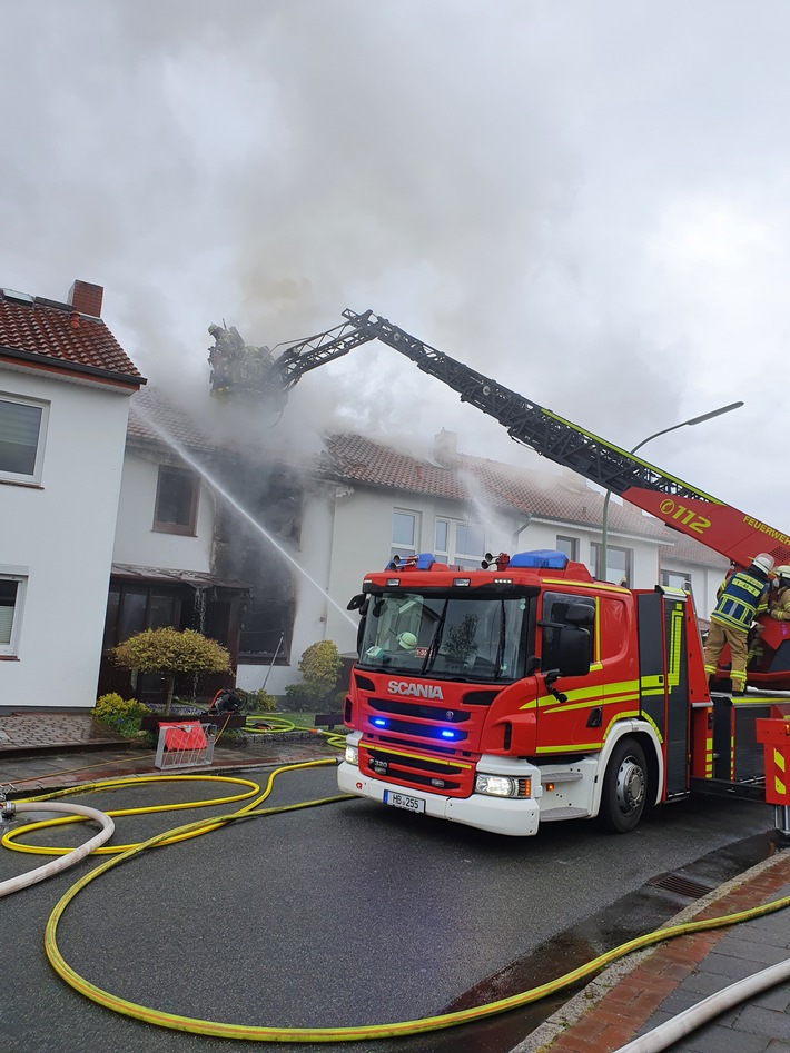 FW Bremerhaven: Gebäudebrand in Bremerhaven