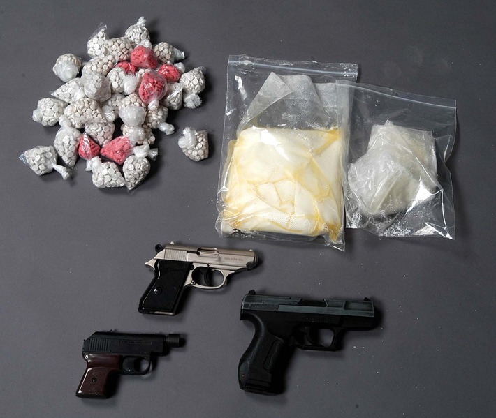 POL-D: Düsseldorfer Drogenfahnder stellen Drogen im Verkaufswert  von 40.000 Euro sicher - Foto als Datei angehängt