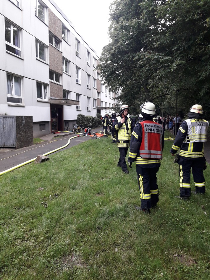 FW-Erkrath: Rauchentwicklung im Keller eines Mehrfamilienhauses