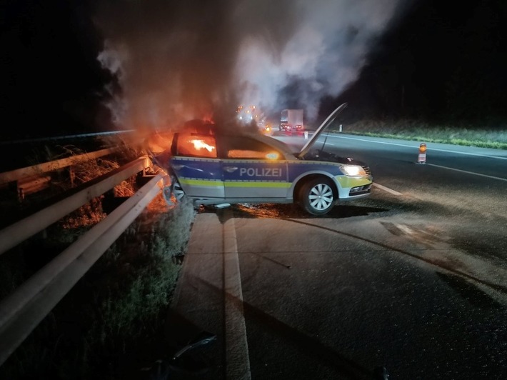 POL-VER: Zwei Unfälle nacheinander auf der A1 - Streifenwagen brennt aus