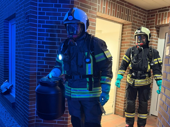 FW-AUR: Flüssigkeitsreste in Behälter umgefüllt