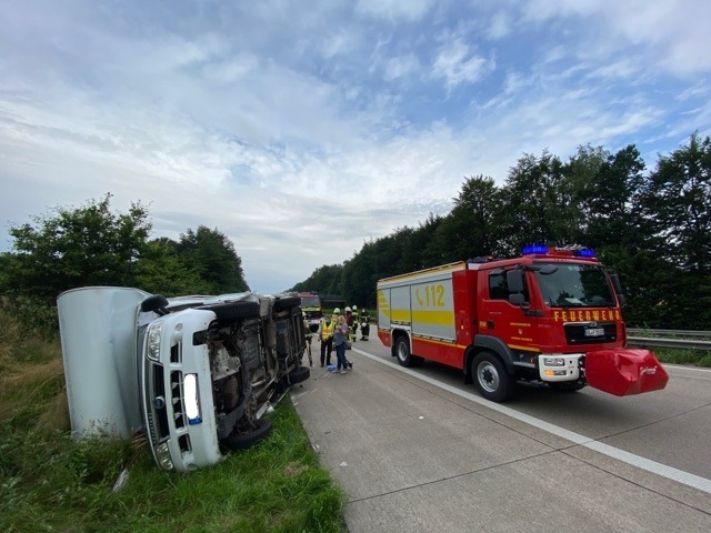 POL-DEL: Wohnmobil kippt nach Reifenplatzer auf der A1 im Bereich der Gemeinde Harpstedt