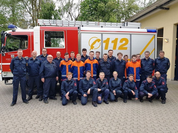 FW Dinslaken: Halbzeit bei der Grundausbildung der Freiwilligen Feuerwehr Dinslaken