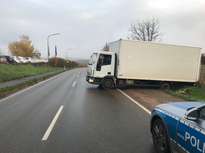 POL-PPWP: Nichts geht mehr: Lkw festgefahren