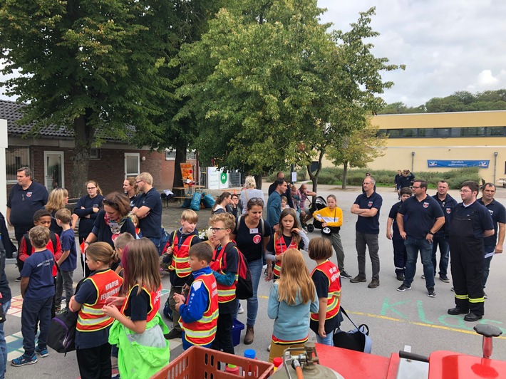 Feuerwehr Kalkar: Erster Kinderblaulichtlauf in Kalkar- die Löschzwerge luden ein