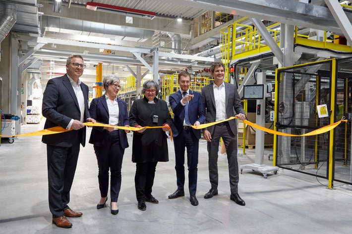 Die Zukunft der Kunststoff-Dachbahnen / Bauder eröffnet modernste Produktionsanlage Europas / Ministerpräsident Kretschmer begrüßt nachhaltiges Engagement für die Westlausitz