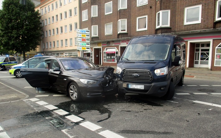 POL-Bremerhaven: Unfall auf der Hafenstraße: Verkehrsbehinderungen in der Innenstadt