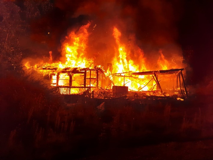 POL-GÖ: (516/2019) Feuer vernichtet ehemaliges Schützenhaus bei Hann. Münden  - Gebäude brennt bis auf die Grundmauern nieder, Ursache unklar