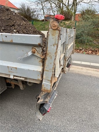 POL-SO: Massiv überladener und verkehrsunsicherer Lkw in Soest stillgelegt