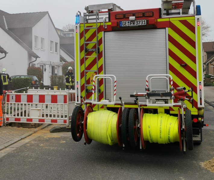 FW-GE: Brennende Waschmaschine sorgt für Kellerbrand in Gelsenkirchen Resse / Rauchmelder warnt Bewohnerin rechtzeitig im Dachgeschoss