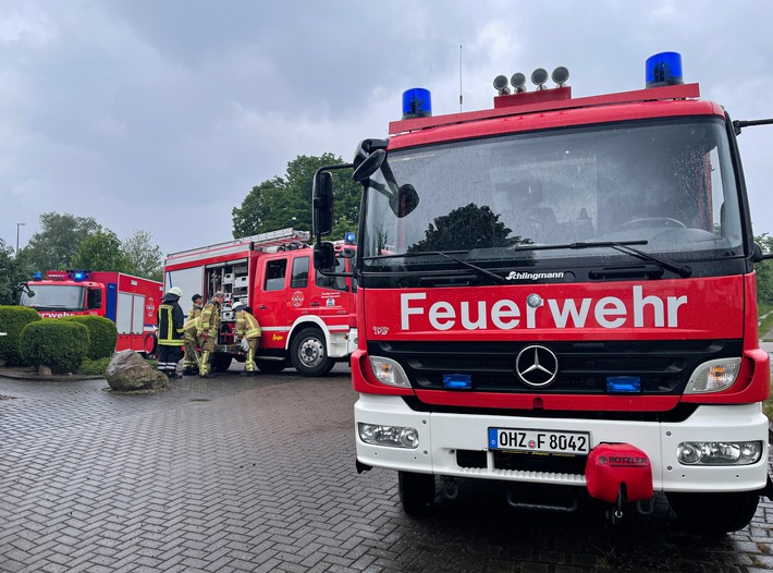 FW Osterholz-Scharm.: Feuerwehr befreit eingeklemmtes Kleinkind