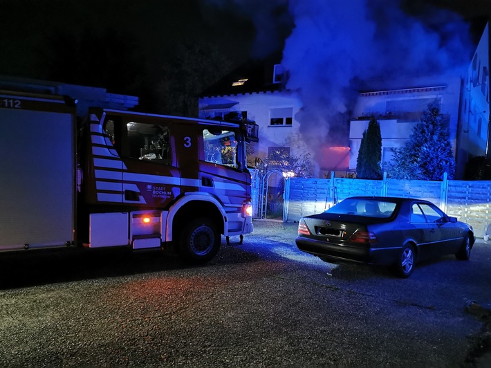 FW-BO: "Kommen Sie schnell, hier schlagen Flammen aus dem Fenster eines Mehrfamilienhauses"