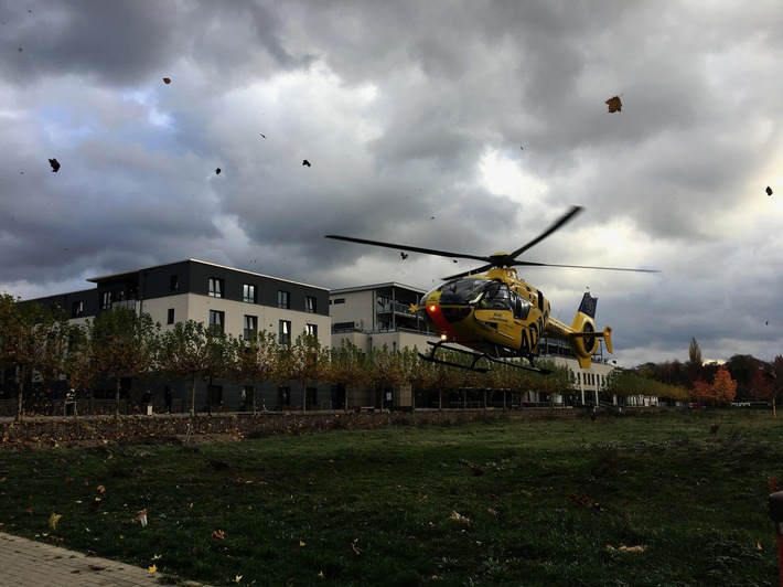 FW-EN: Rettungshubschrauber landete an der Ruhraue - Medizinischer Notfall im Fitnessstudio
