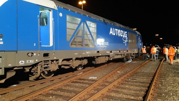 BPOL-FL: Niebüll - Lok vom Autozug Sylt entgleist (FOTO)