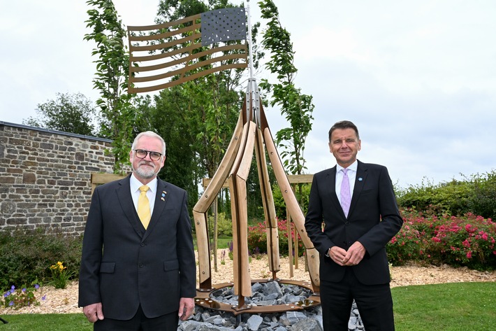 Le Volksbund inaugure une exposition sur le cimetière militaire allemand de Marigny et dévoile avec la fondation Würth un monument commémoratif