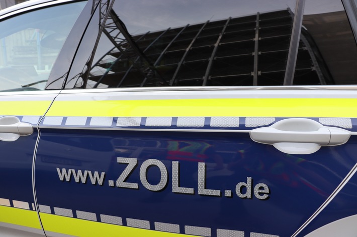 HZA-BI: Illegale Beschäftigung beim Glasfaserausbau/Bielefelder Zoll kontrolliert Glasfaserkolonne in Lippstadt