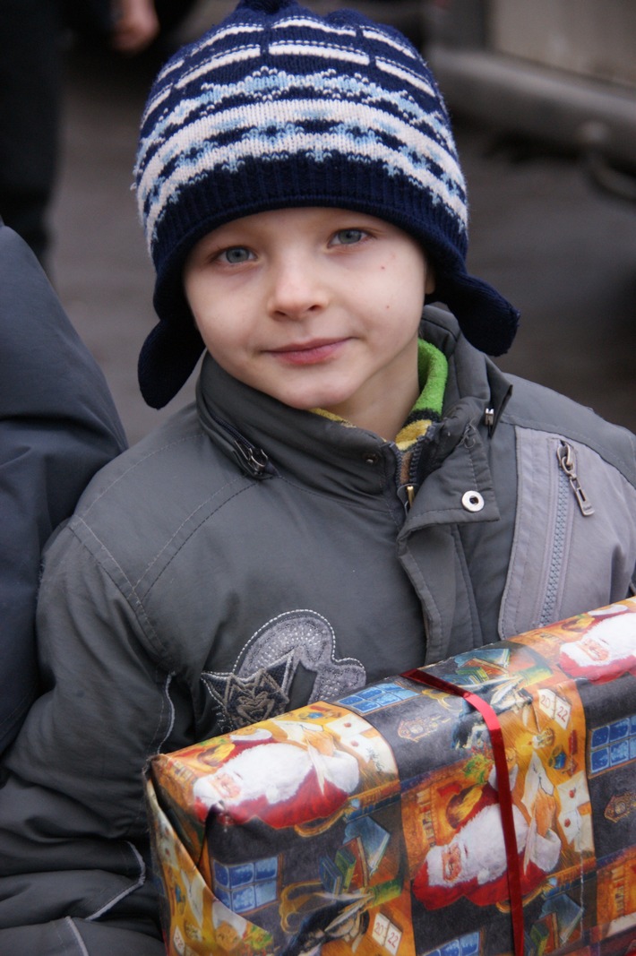 87&#039;300 Weihnachtspäckli für Osteuropa / «Aktion Weihnachtspäckli 2012»: Ein starkes Zeichen praktischer Solidarität (BILD)