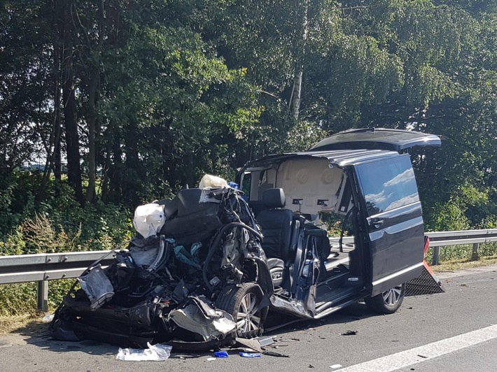 FW-Dorsten: +++ Tödlicher Verkehrsunfall auf der Bundesautobahn 31 +++