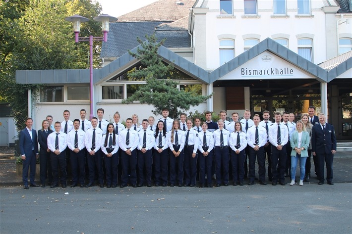 POL-SI: Siegen-Wittgenstein bekommt 32 neue Polizistinnen und Polizisten - #polsiwi