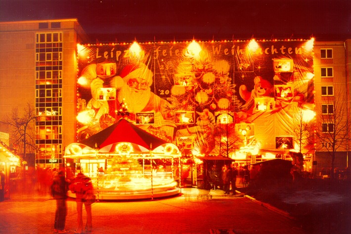 Der weltgrösste freistehende Adventskalender wieder in Leipzig eröffnet / &quot;Kalenderwettstreit&quot; hat wieder begonnen