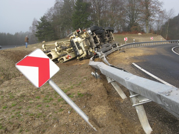 POL-WL: LKW-Unfall im Buchholzer Dreieck (A 261)