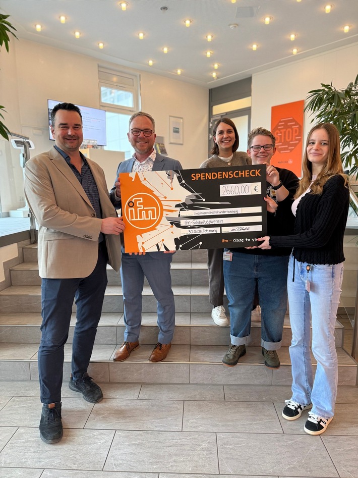 Azubis und Studierende spenden Erlöse des Weihnachtsmarktes; Pressemitteilung der ifm electronic gmbh