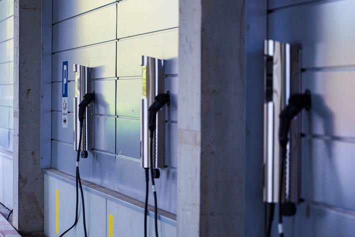 Comunicato stampa: JUICE CHARGER 2 è la prima wall box al mondo a offrire la possibilità di pagare con carta di credito contactless